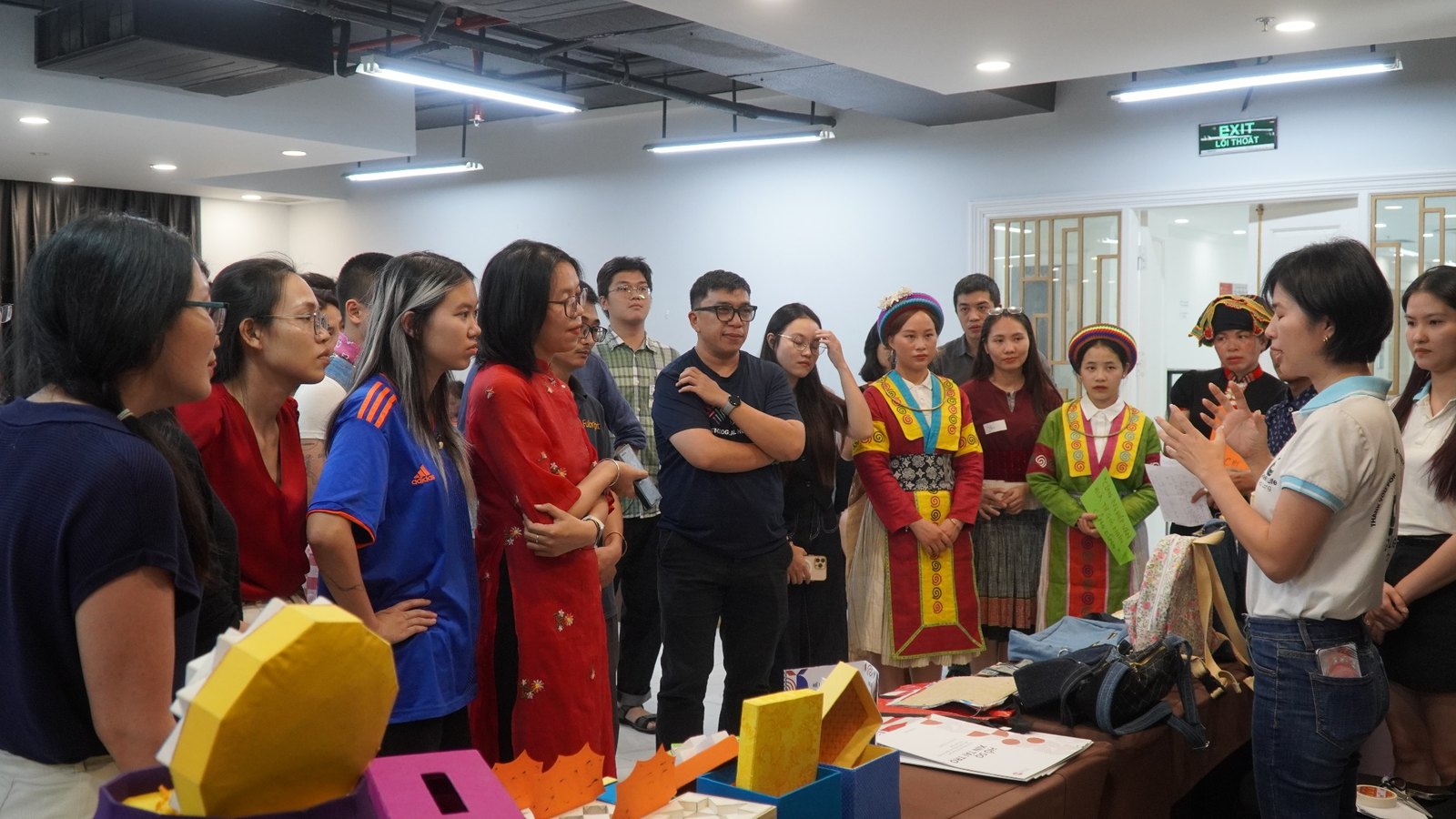 Học viên chương trình Khởi nghiệp Xã hội Việt Nam (SEV) thực hành kỹ năng marketing và bán hàng, Hà Nội, 2025